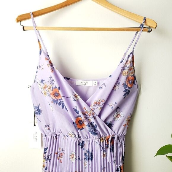 NWT ali & jay floral surplice accordion jumpsuit M - Picture 5 of 8